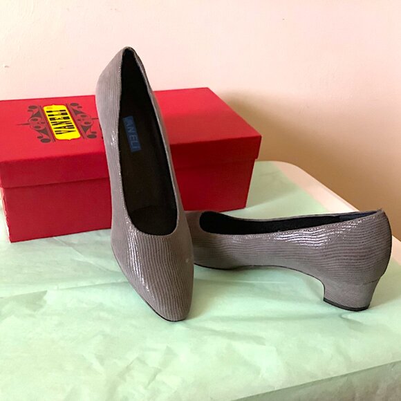 Vaneli Shoes - Van Eli Gray leather embossed Pumps
